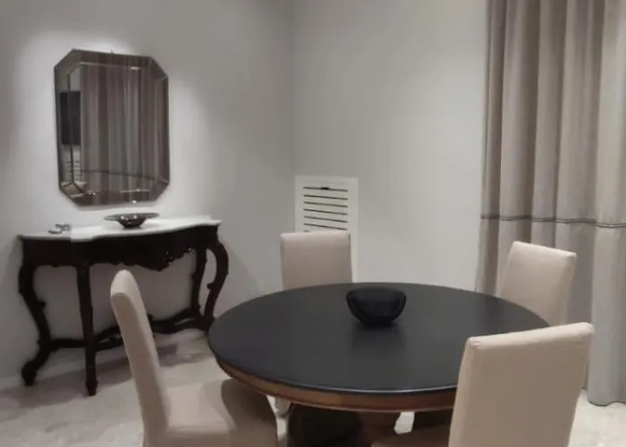 Cavour Boutique בארי